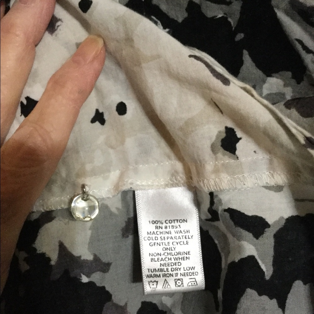 Liz Claiborne black and white blouse - Picture 3 of 4